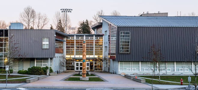 Eingang einer Schule in Kanada